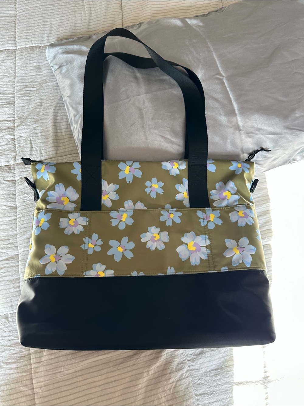Floral Tote Bag with Black Trim GOGO Carry On Travel Bag/Tote